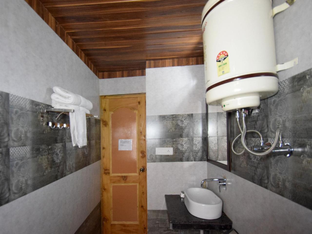 Oyo 10255 Hotel Red Apple Manāli Esterno foto